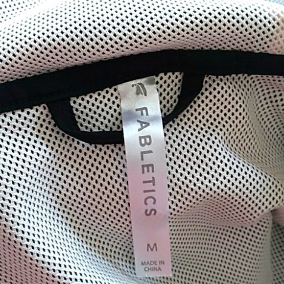 🔥Fabletics Hooded Zip Up Windbreaker Jacket - Picture 6 of 6